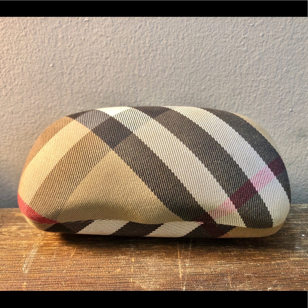 Burberry Sunglasses Case in Signature Plaid